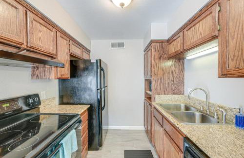 Cozy Fresno Condo w/ Balcony & Pool Access - Photo 9