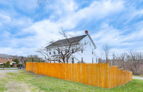 Pet and Family Friendly! Home with Fenced Yard and Deck - Foto 28