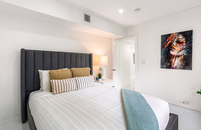 Peaceful 3BD Family House With Pool - Photo 4