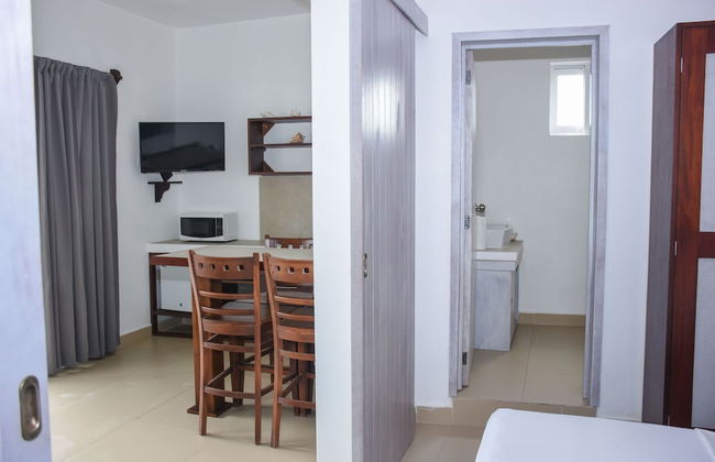 El Fuerte Beach Resort - Photo 8