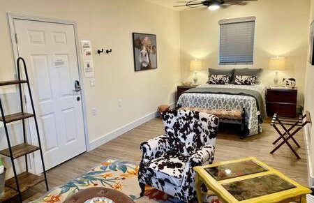 Crazy Cow Private HOT TUB BBQ Sleeps 2 - Foto 4