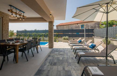 Villa with nice pool, luxuriously furnished, quiet area - by TRAVELER tourist agency Krk ID2389 - Foto 18