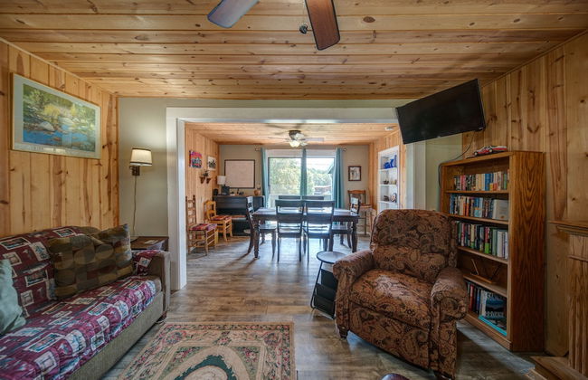 Moonshiner's Cabin Minutes From Two Wheels! - Foto 18