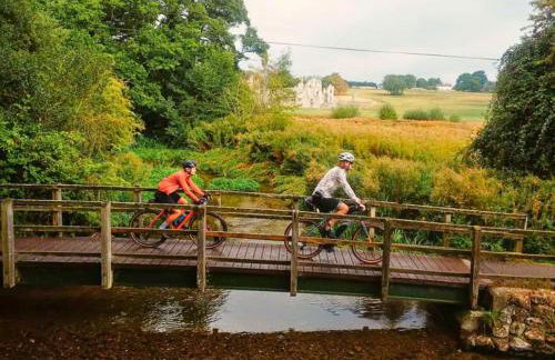 Romantic Cosy Cottage with Beach & Attractions just mins away! Perfect for Couples & Family Stays - Free Parking, Large Garden & Free WiFi - Foto 33