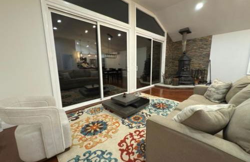 Modern Retreat Poconos 3BR Fire Pit Skiing - Foto 67