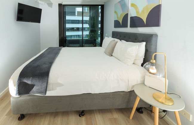 Waterfront Melbourne Apartments - Photo 14