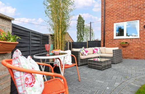 Luxurious 3 bedroom house now with FULL FIBRE INTERNET Shangri la in village of Alfrick with driveway parking for 3 cars in an area of outstanding natural beauty, superb walking,close to Worcester, Malvern showground, theatre, Malvern hills, dogs welcome - Photo 73