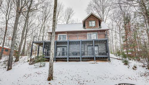 Rhinelander Waterfront Cabin with Deck and Fire Pit! - Foto 3