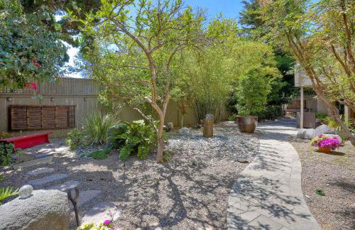 Serene Coastal Home Sleeps 8 - 1 Mile from Beach - Foto 72