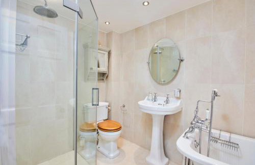 Postman's Knock - Photo 13