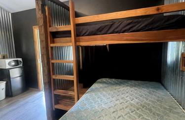 Equipped Cabin Surrounded by Nature in Indiana - Foto 3