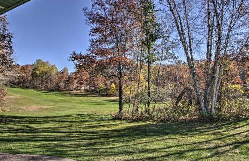 Cabin with Fire Pit and Movie Room, 1 Mi to Lake - Foto 42