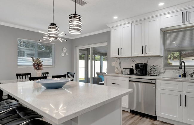 4b 2b w Hot Tub BBQ Firepit 9mins to Beach - Foto 11