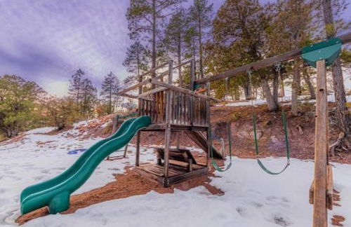 Cabin #1 Buffalo Herd -Pet Friendly - Sleeps 6 - Playground & Game Room - Foto 15