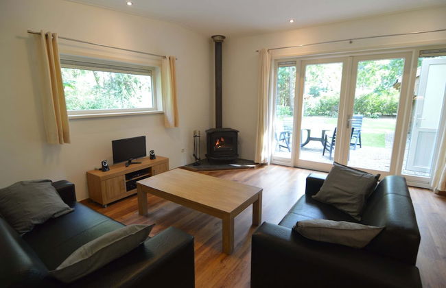 Refined Holiday Home in Guelders near Forest - Foto 6