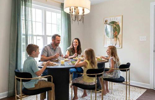 Raleigh Retreat w Fire Pit Patio & Workspace - Foto 19