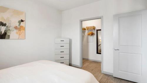 Pool with Free Covered Parking and Washer & Dryer in Unit - Foto 4, wardrobe