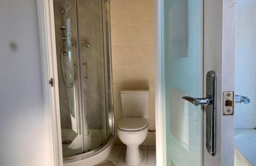 6BR Home with Parking Near Wolverhampton - Foto 53