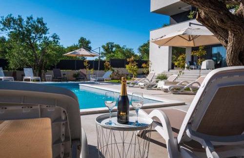 CROWONDER Sun Dance Apartments with Heated Swimming Pool Seaview and Garden - Foto 5