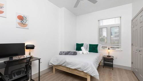 The Tar Heel - Stylish 4BR with City Views - Free Parking - Gym - Foto 3