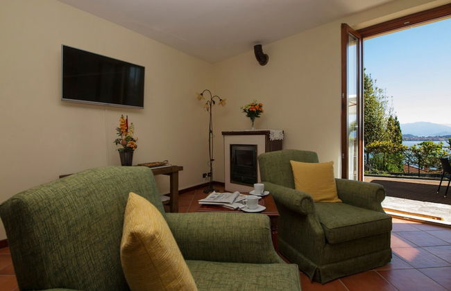 The Cottage on the Lake - Photo 10