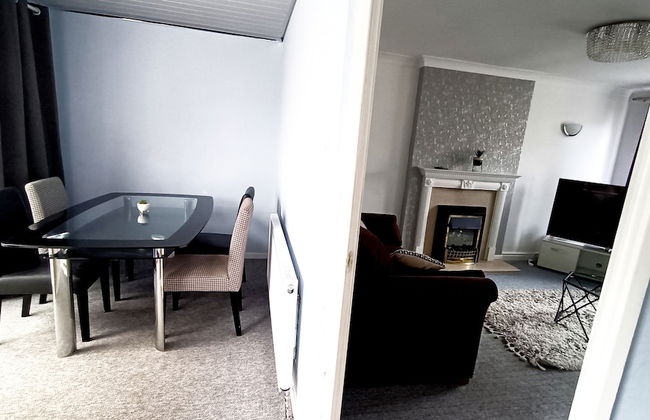 Cozy 3-Bed Family Home with Free Parking - Foto 28