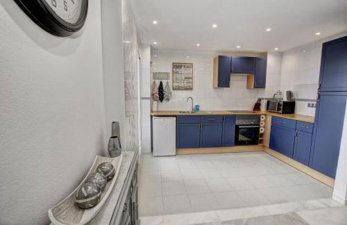 TIMON II, Luxury 3 bedroom Beachside Apartment - Foto 7