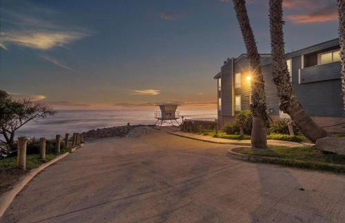 Ultimate Oceanside Retreat | Tower 9 Across from the Beach - Foto 3