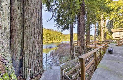 Riverfront Crescent City Home, 8 Mi to Beach! - Foto 25