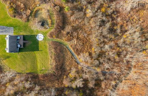 Luxury 4BR in Hudson Valley on a 8 Acre Estate - Hot Tub, Large Firepit, Oversized 38 Ft Deck! - Foto 24