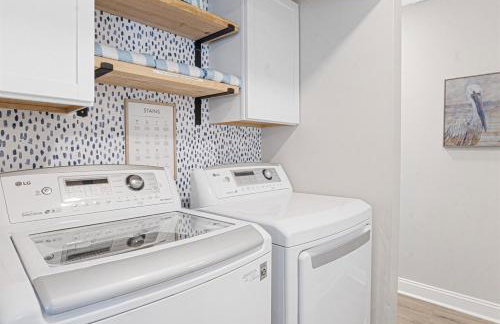 Gritz & Giggles, Where Southern Charm Meets Belly Laughs - Foto 7