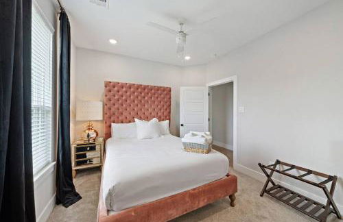 Black House - Downtown Elegance with HotTub and King Beds - Foto 30