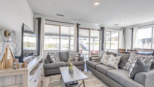Pool & Yard: Luxe Beaumont Getaway! - Foto 5