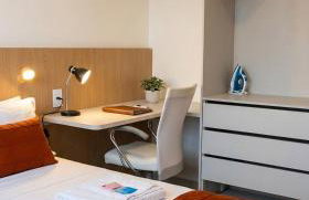 Apartamento novo com piscina 2 quartos self check-in perto do shopping - Foto 5