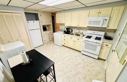 The Charming Cozy 4-Bedroom Getaway in Glen Burnie - Foto 5