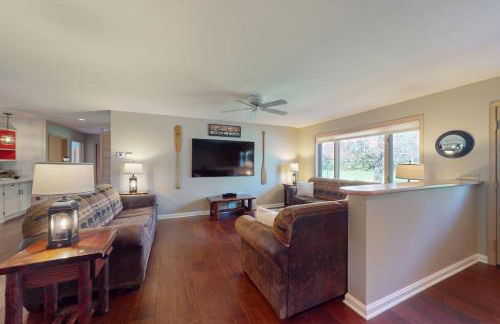 The 19th Hole Lakeside - Photo 5