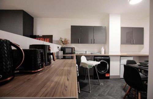 Bartlam Place, Sleeps 6, Central Oldham - By NMB Property - Foto 5