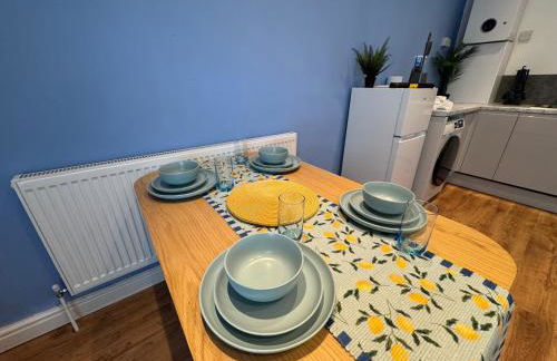 Stretford Apartment - Sleeps 6 - WiFi - Parking - Near Stadium - Foto 7