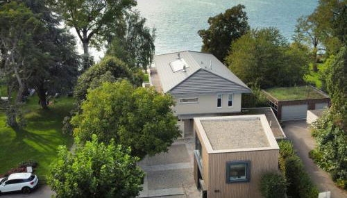 LAKESIDE LODGE - Photo 2