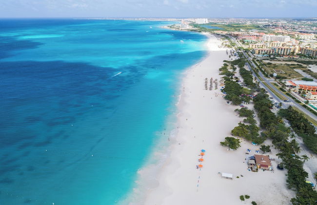 Luxury 2-bedroom Condo Right on the Strip in Palm Beach - Photo 43