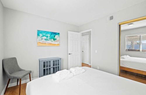 Stylish Home w Full Kitchen Garage Backyard - Foto 11