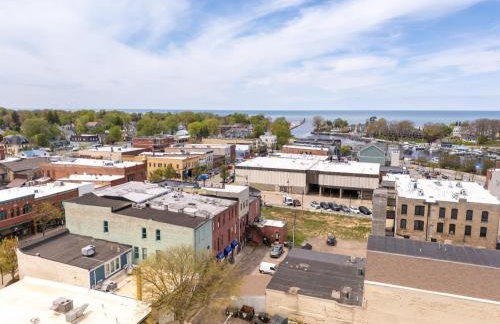 Luxury Downtown South Haven Condo With Rooftop Deck - Photo 54