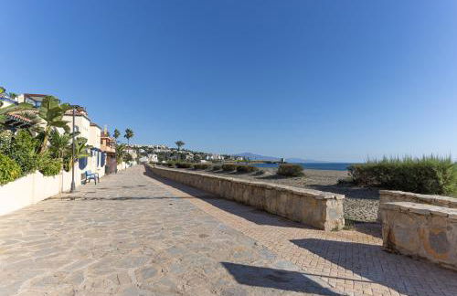 Luxury modern beachfront 3 bed gated community townhouse with pool, sun terrace, sea views close to all amenities - Photo 15