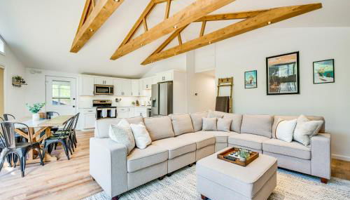 Deck and Community Perks Bright Pocono Lake Home! - Foto 2