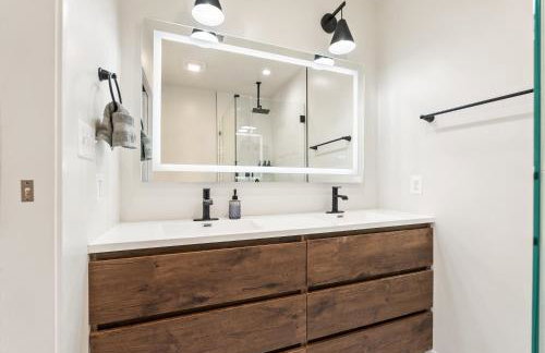 Designer 3-Bedroom Home with King Bed, Family-Friendly, Columbia Heights - Foto 35