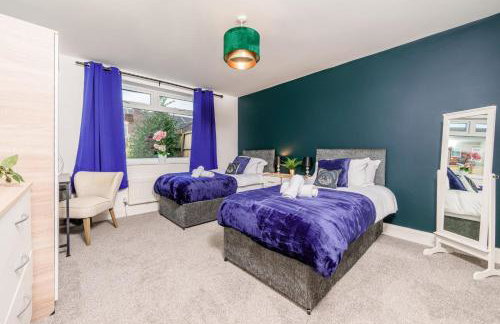 Large 6-Bed house, Free Parking & Motorway Access - Foto 9