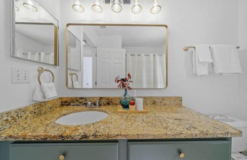 Stunning 4-bedroom Villa w/ Pool - Close to Disney Parks and Gulf Courses! - Photo 28