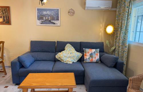 Bonito apartamento con jardín, piscina y aparcamiento gratuito - Photo 3