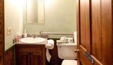 Vintage Caboose Rental in Historic Small Town near Springfield, Massachusetts - Foto 5