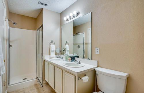 Family Getaway with Fenced Yard in Haltom City! - Foto 19